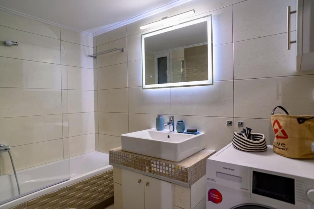 Subtle 3 Bed Luxury With A View Apartment